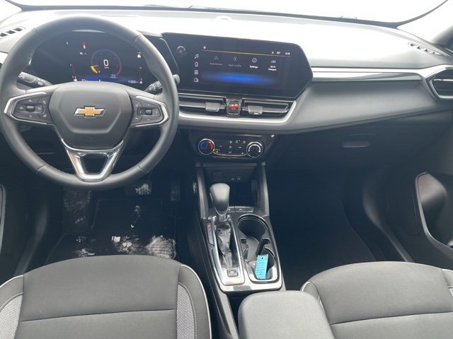 Used 2025 Chevrolet TrailBlazer LT w/ LT Cold Weather Package image 3