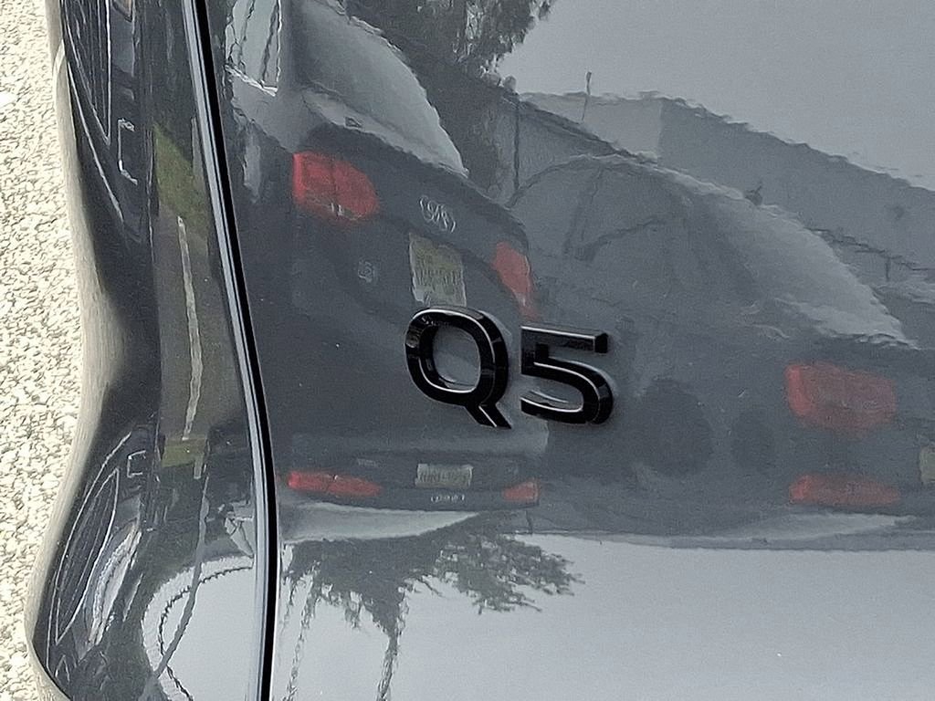 Used 2025 Audi Q5 Premium w/ Convenience Package image 11