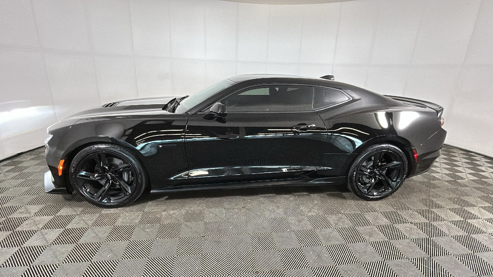 Used 2022 Chevrolet Camaro SS RWD image 6