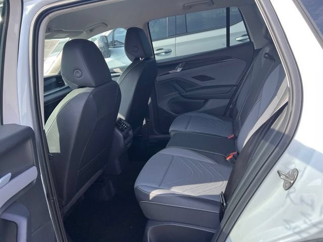 Used 2026 Volkswagen Tiguan SE AWD/4WD image 10