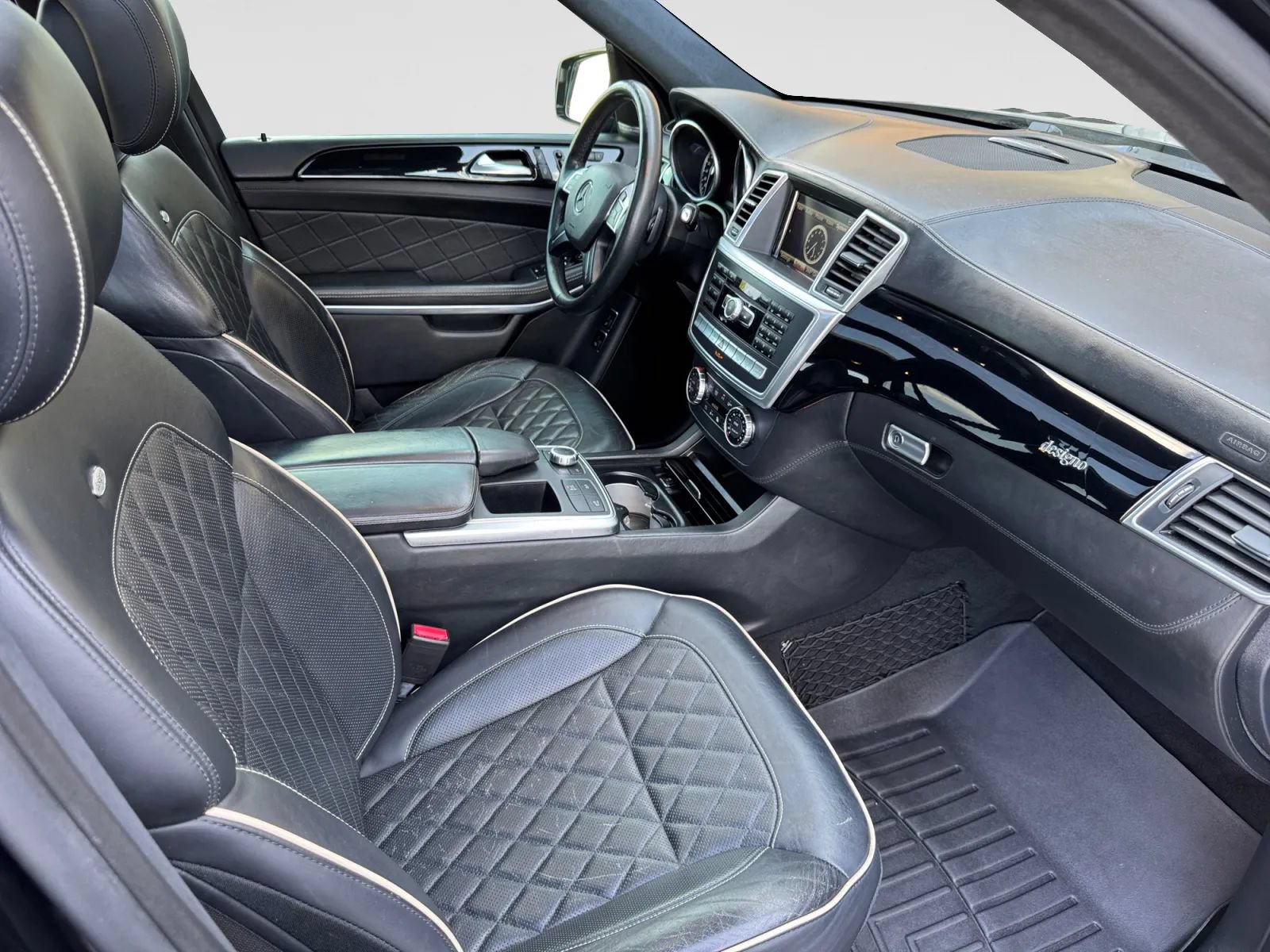 Used 2016 Mercedes-Benz GL 550 4MATIC image 24