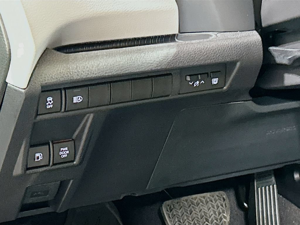 New 2025 Toyota Sienna XLE FWD image 10