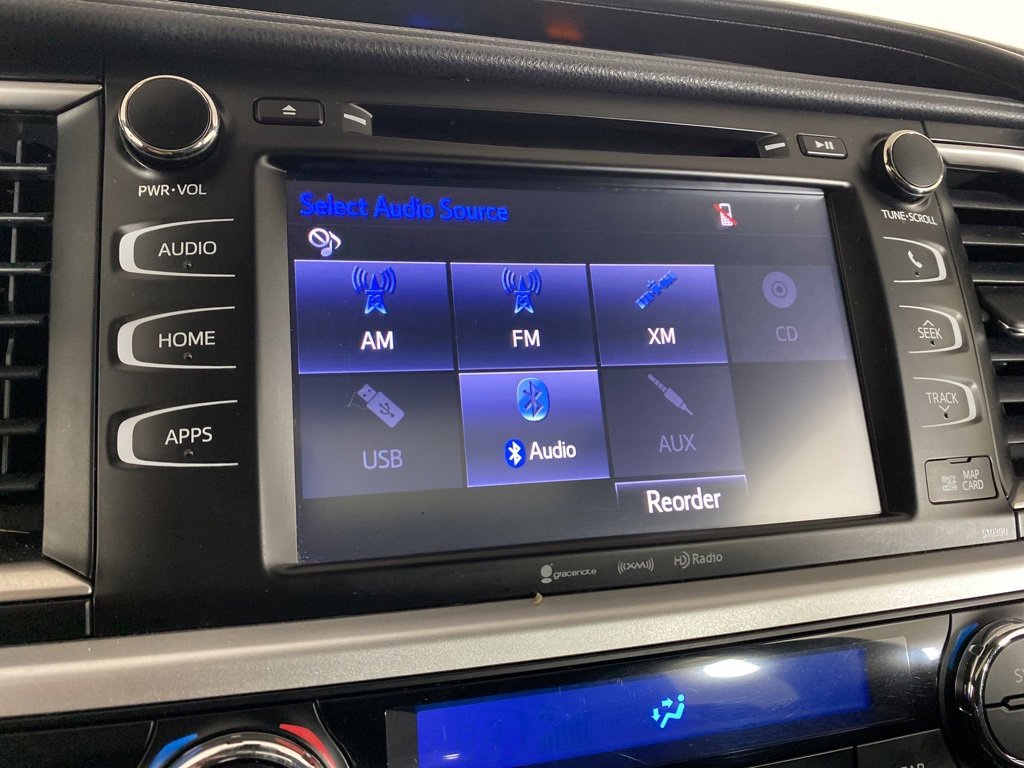 Used 2019 Toyota Highlander SE image 17