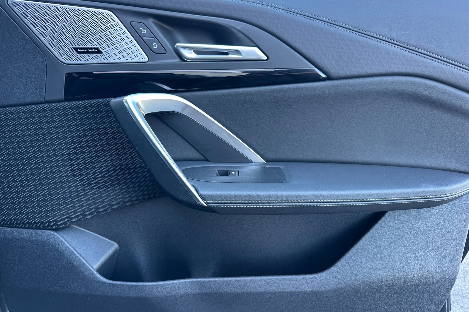 Used 2025 BMW X2 xDrive28i w/ Premium Package image 22