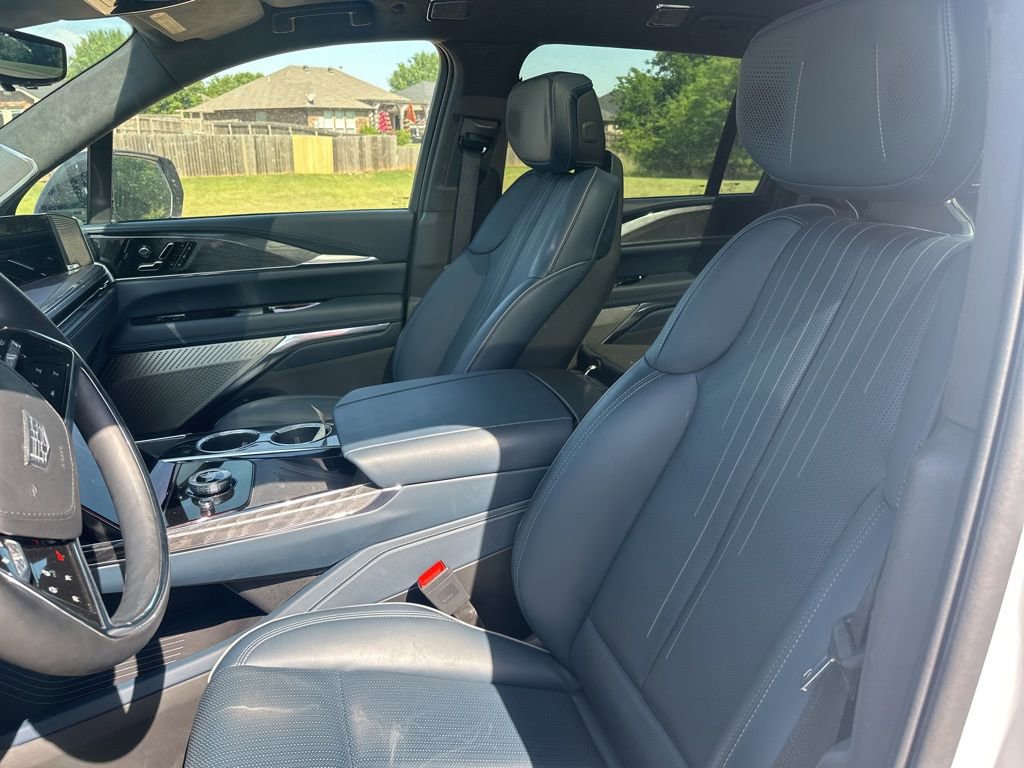 Used 2025 Cadillac Escalade IQ Luxury 2 w/ LPO, Premium Carpet Package AWD/4WD image 9
