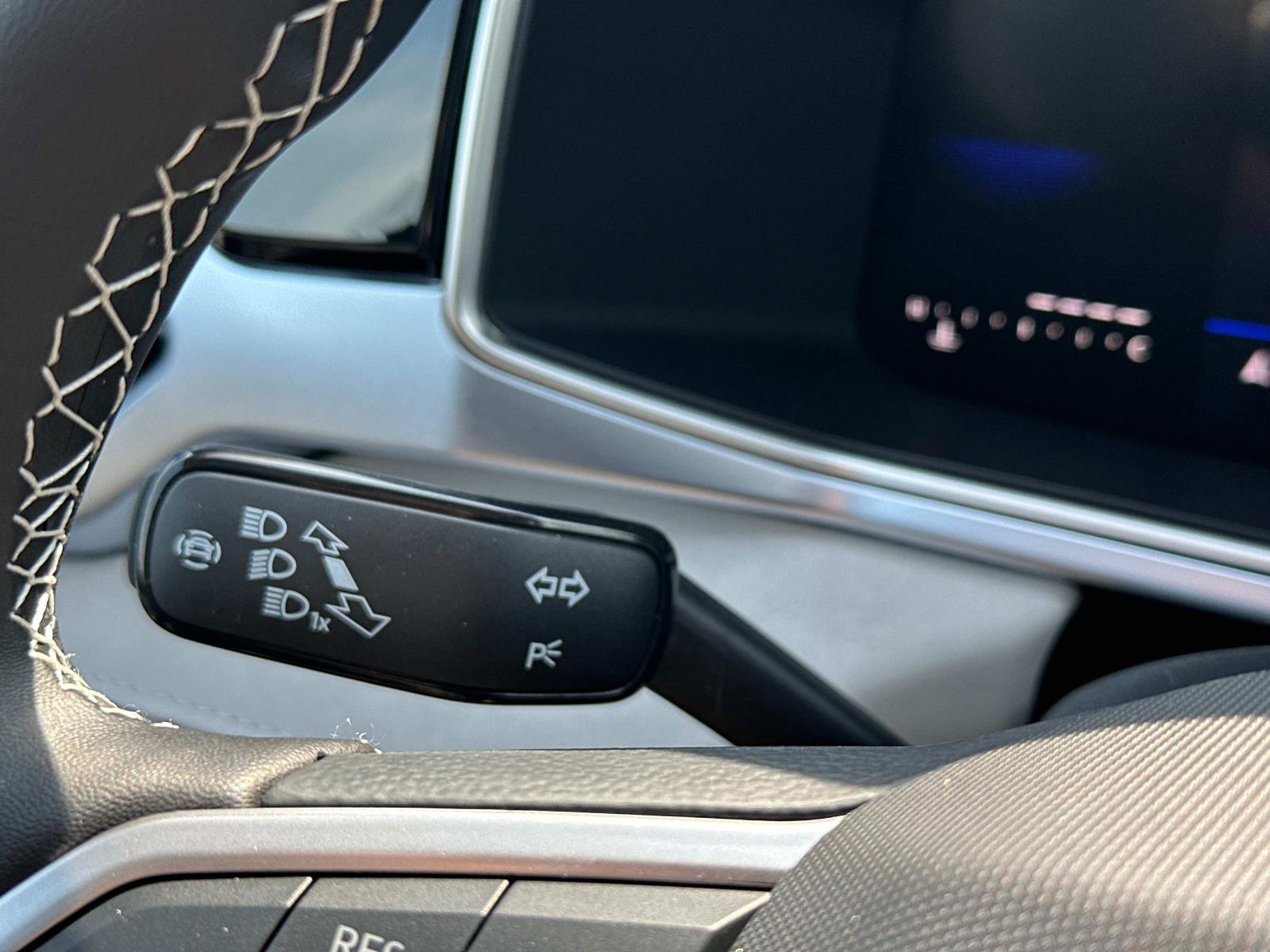 New 2025 Volkswagen Taos SE image 24