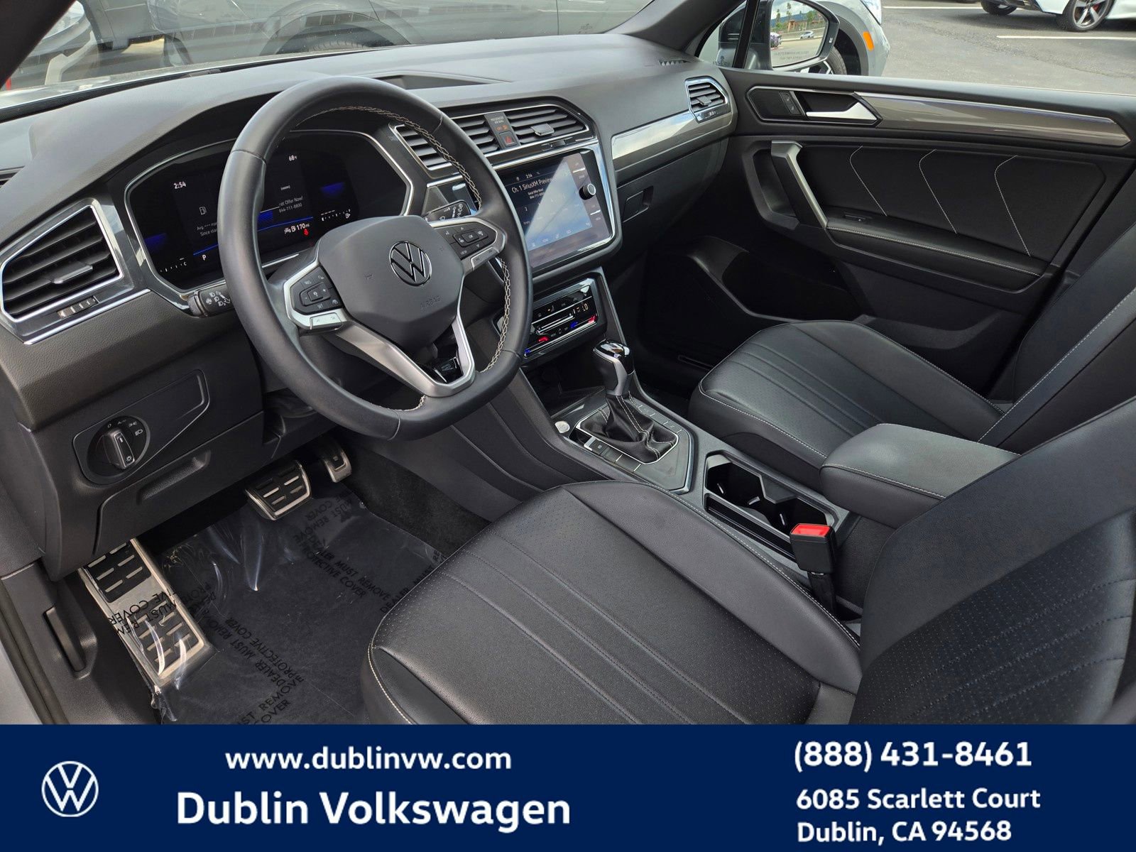 Certified 2023 Volkswagen Tiguan SE R-Line image 9