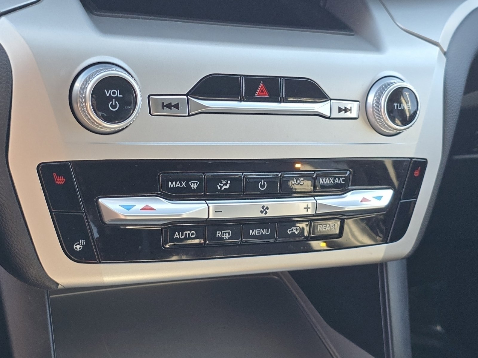 Used 2022 Ford Explorer XLT w/ Equipment Group 202A image 32