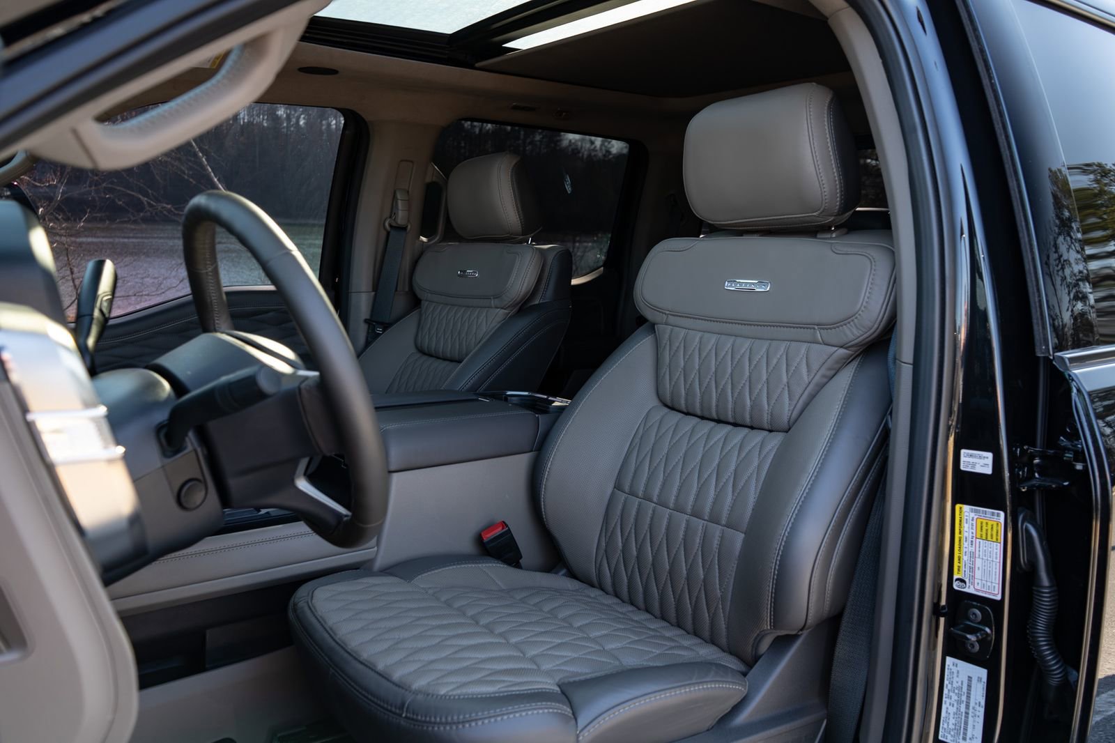 Used 2025 Ford F250 Platinum w/ Platinum Plus Package image 33