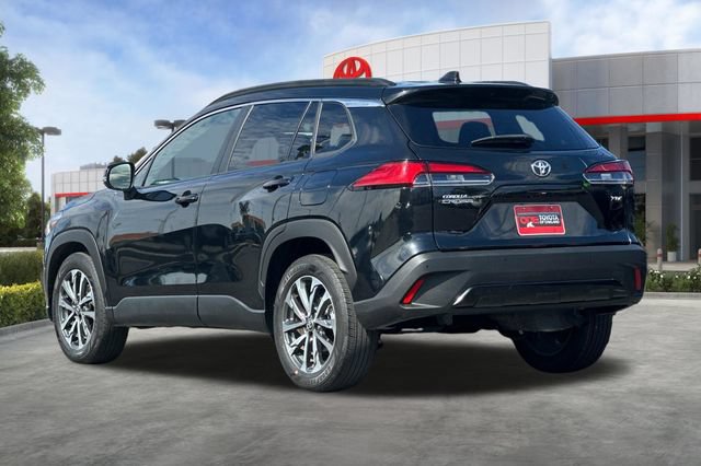 Certified 2025 Toyota Corolla Cross XLE FWD image 7