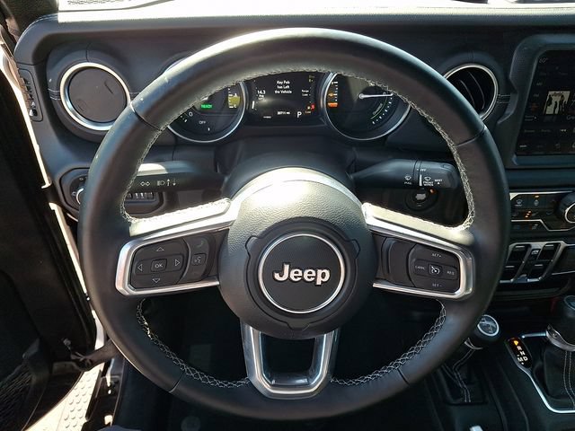 Used 2022 Jeep Wrangler Unlimited Sahara w/ Cold Weather Group AWD/4WD image 15
