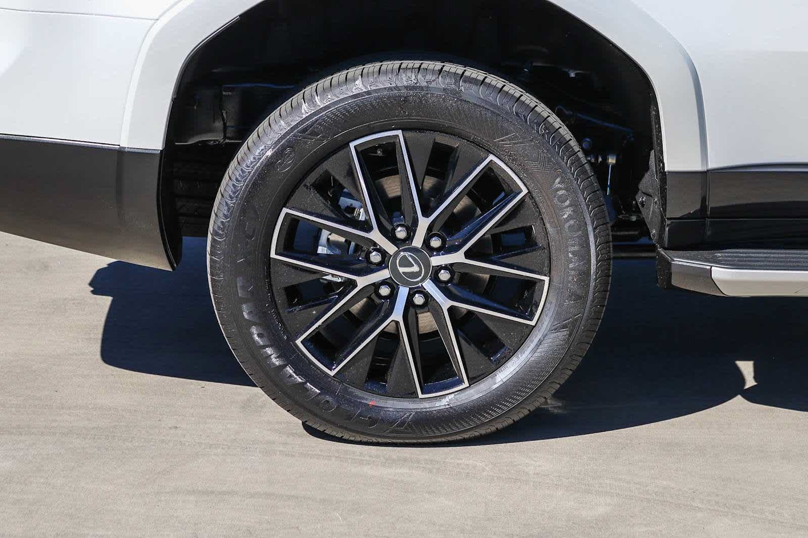 New 2026 Lexus GX 550 w/ Accessory Package (2T) AWD/4WD image 10