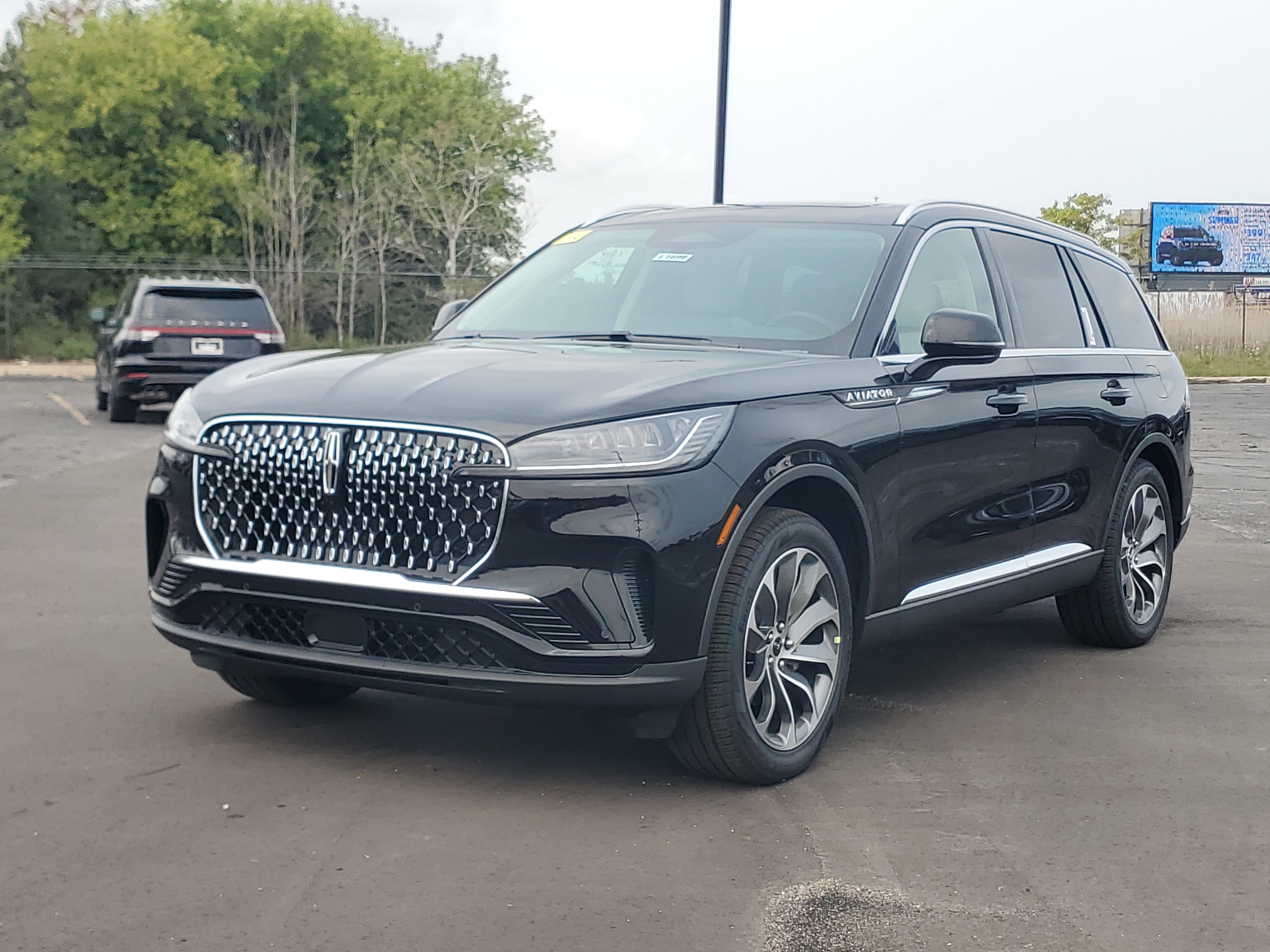 New 2026 Lincoln Aviator AWD image 2