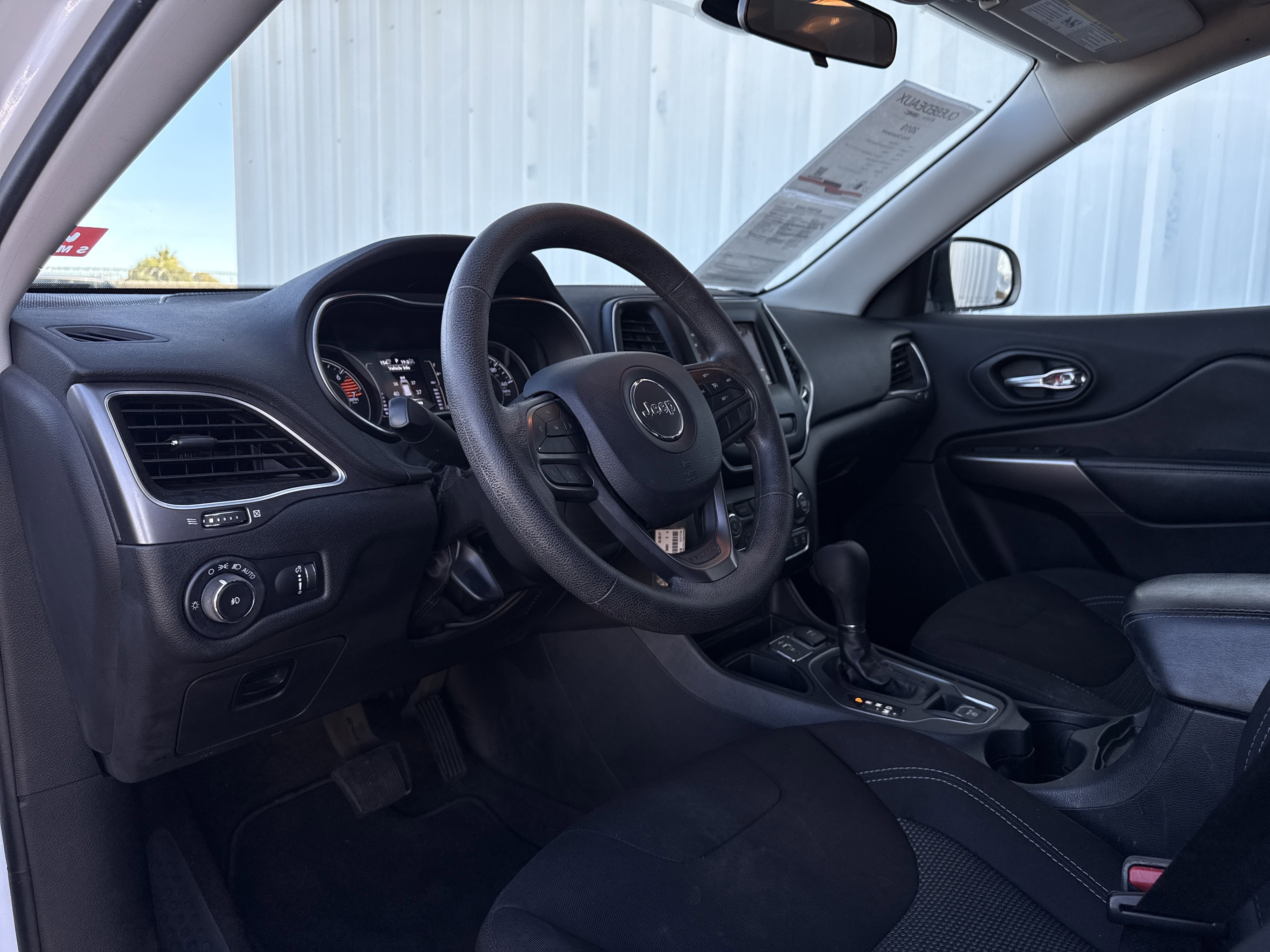 Used 2019 Jeep Cherokee Latitude w/ Popular Appearance Group image 11