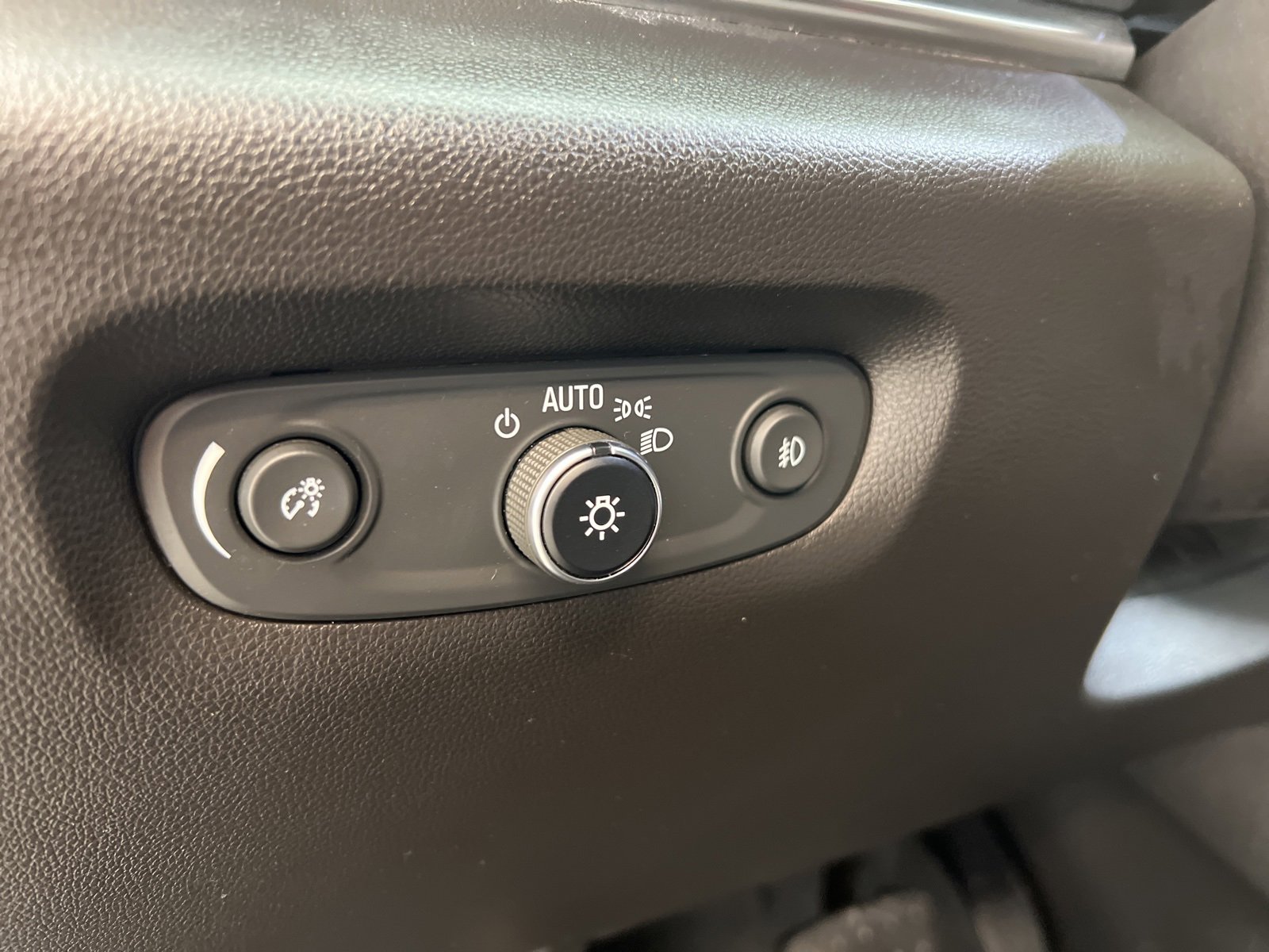 Used 2021 Chevrolet Traverse LT image 25