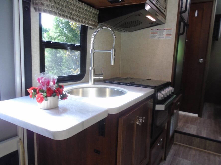 Used 2019 Chevrolet Express 4500 w/ RV Package RWD image 33