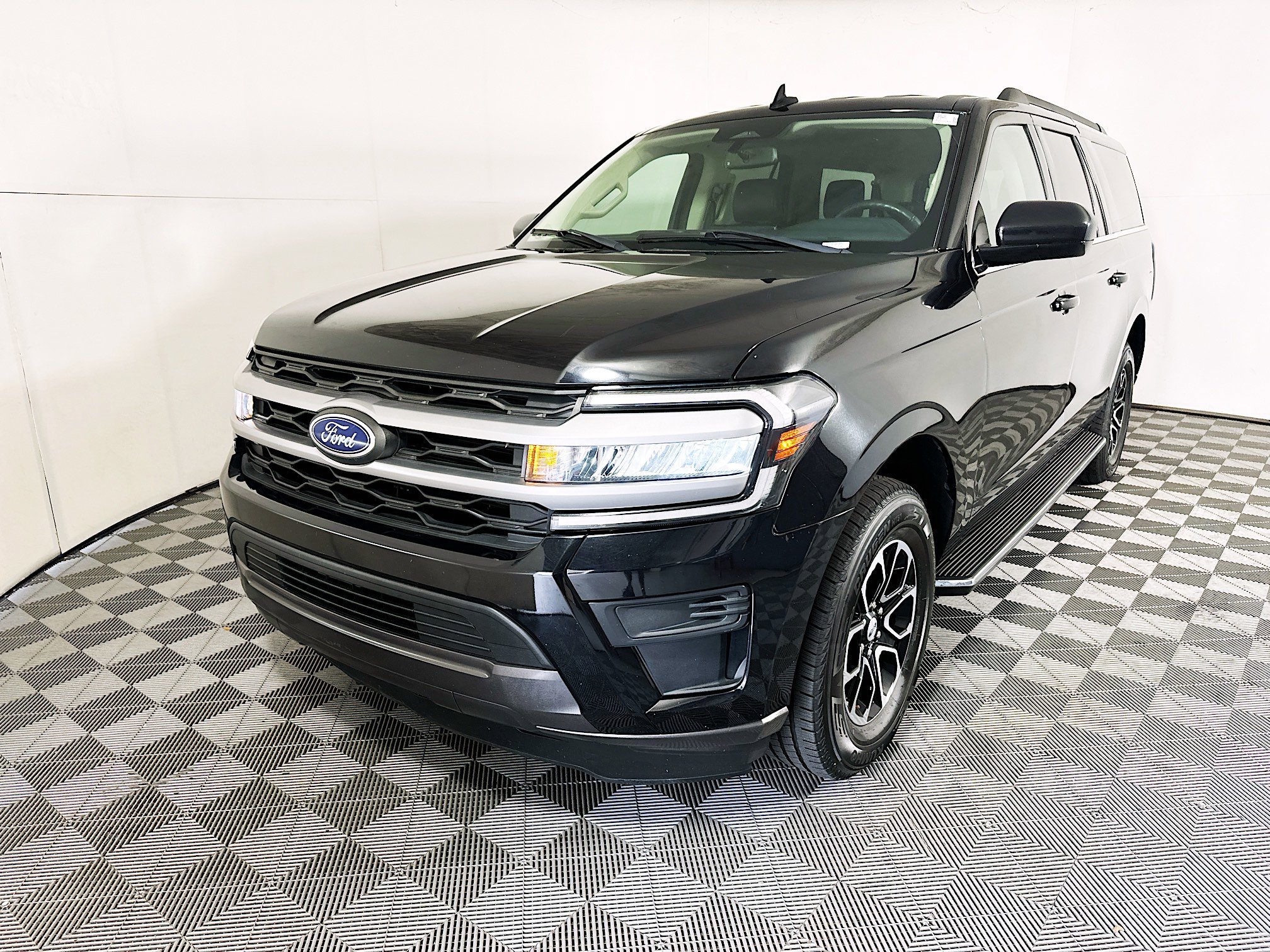 Used 2023 Ford Expedition Max XLT RWD image 7