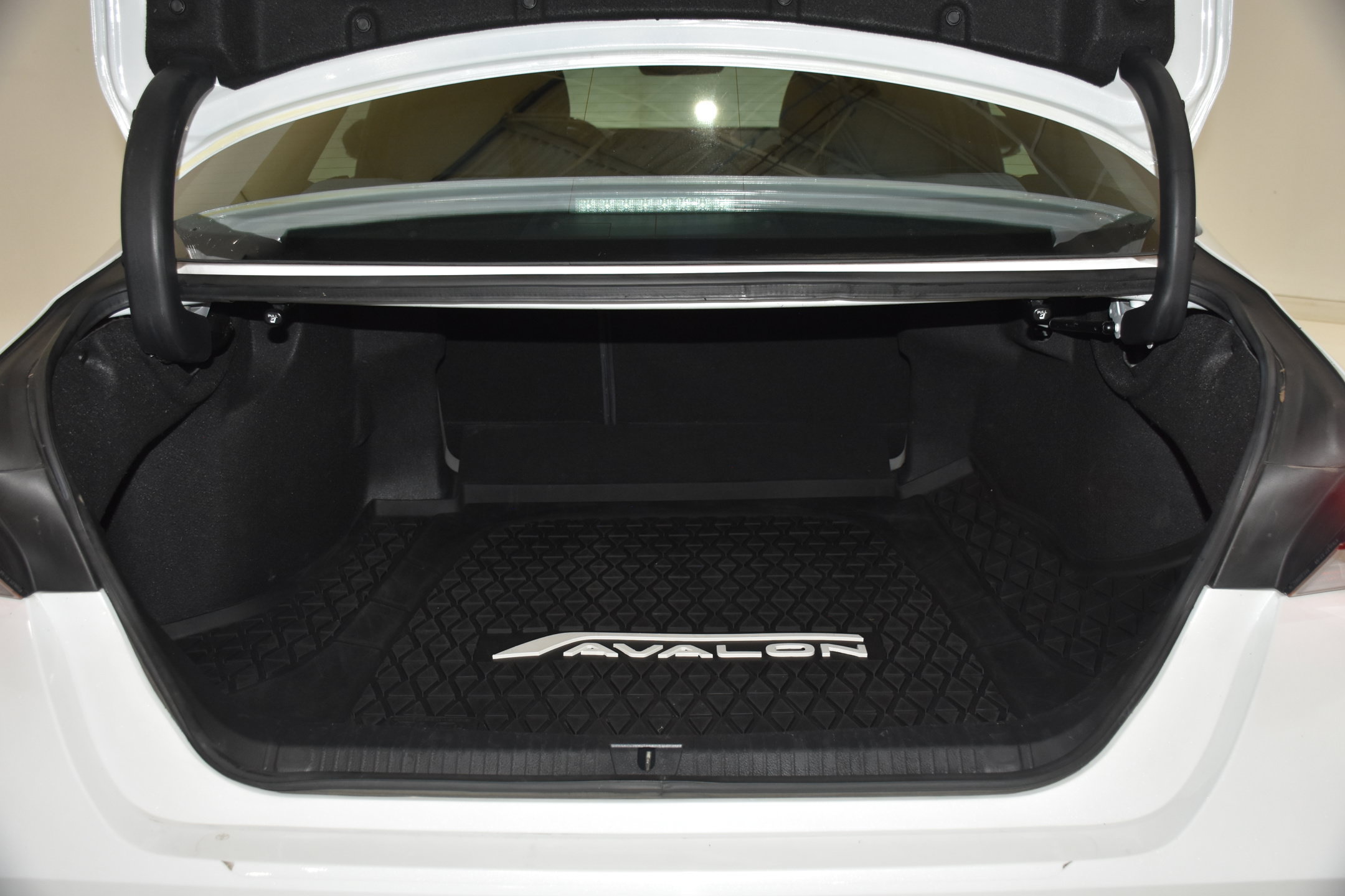 Used 2019 Toyota Avalon XSE w/ All Weather Liner Package FWD image 31