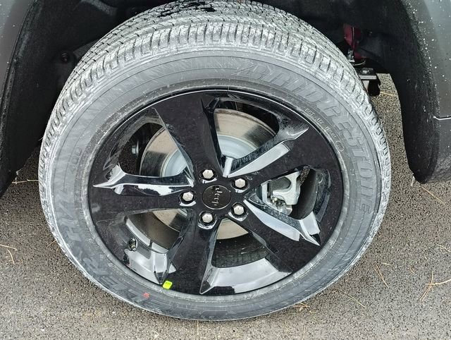 New 2025 Jeep Grand Cherokee L Laredo image 5