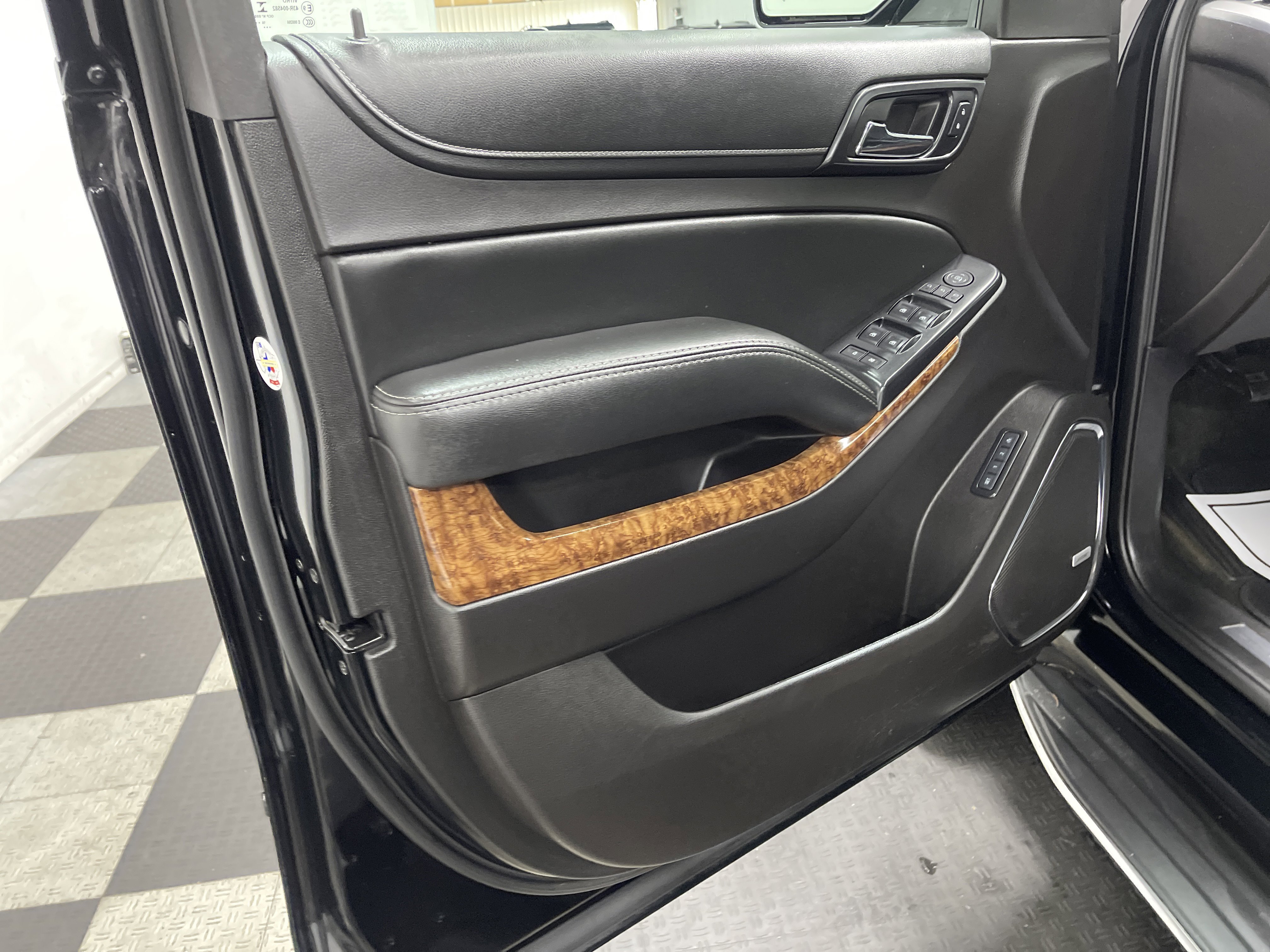 Used 2017 Chevrolet Suburban Premier image 10