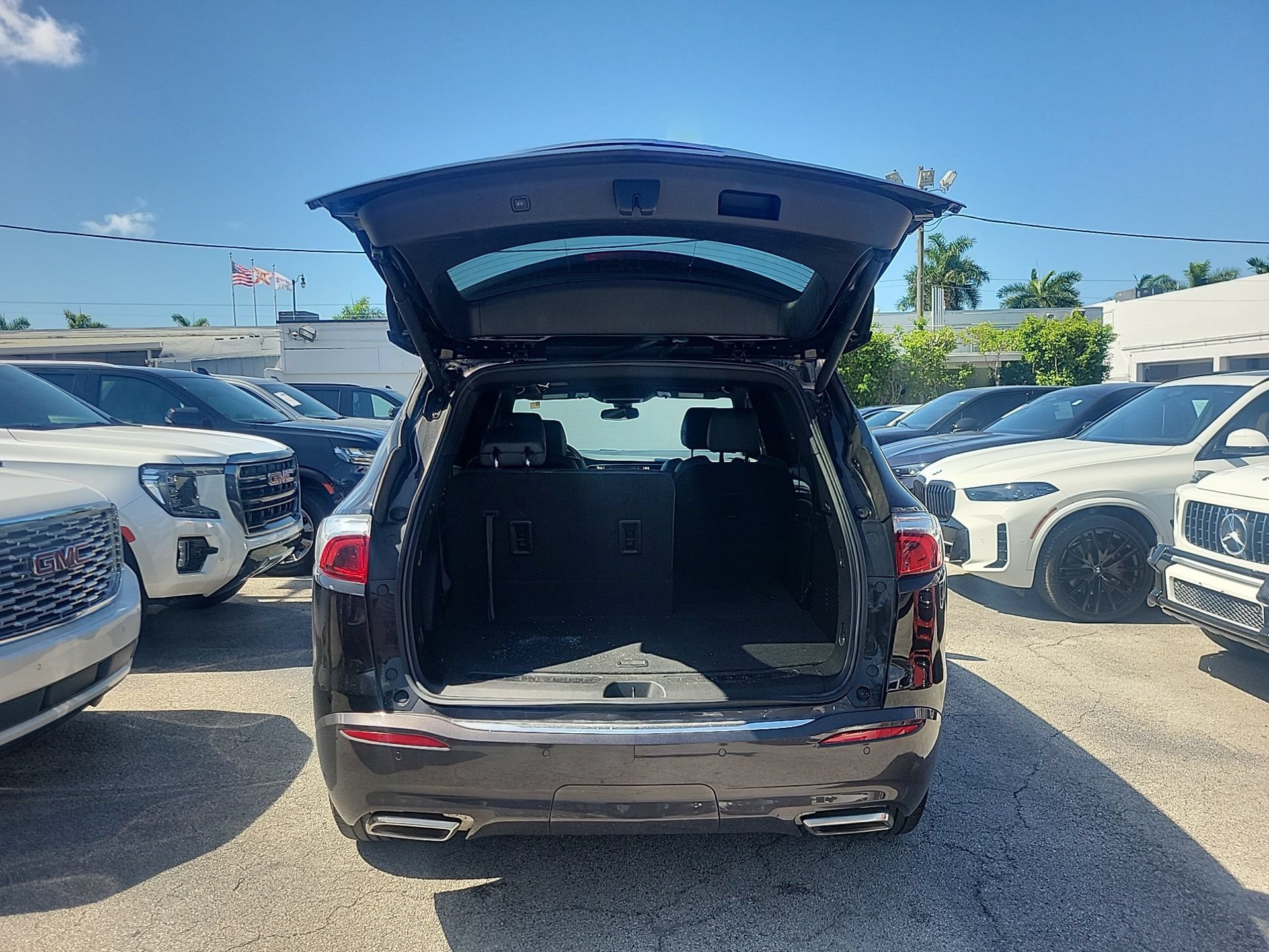 Used 2023 Buick Enclave Essence FWD image 12