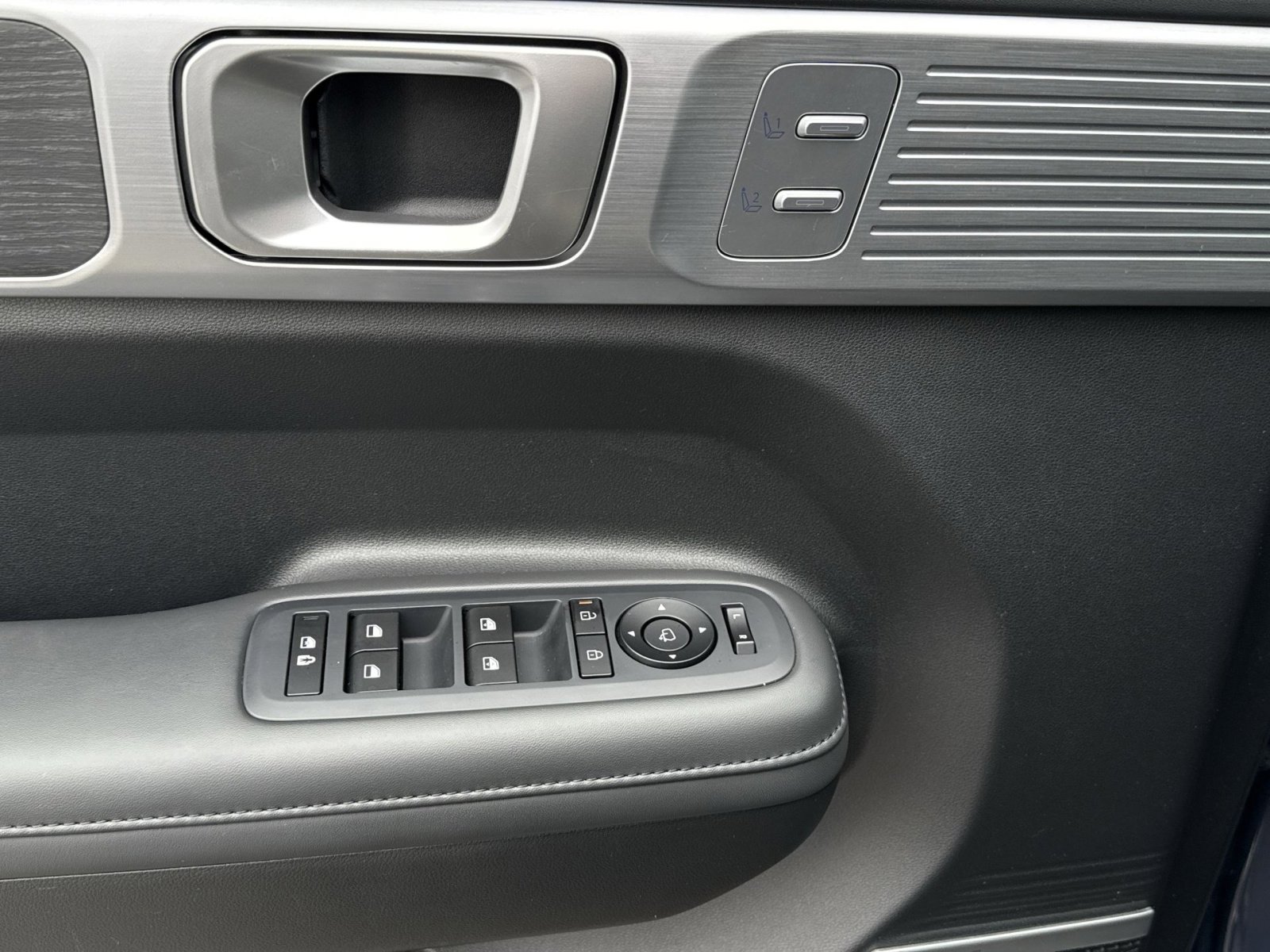 Certified 2025 Hyundai Santa Fe Limited image 15