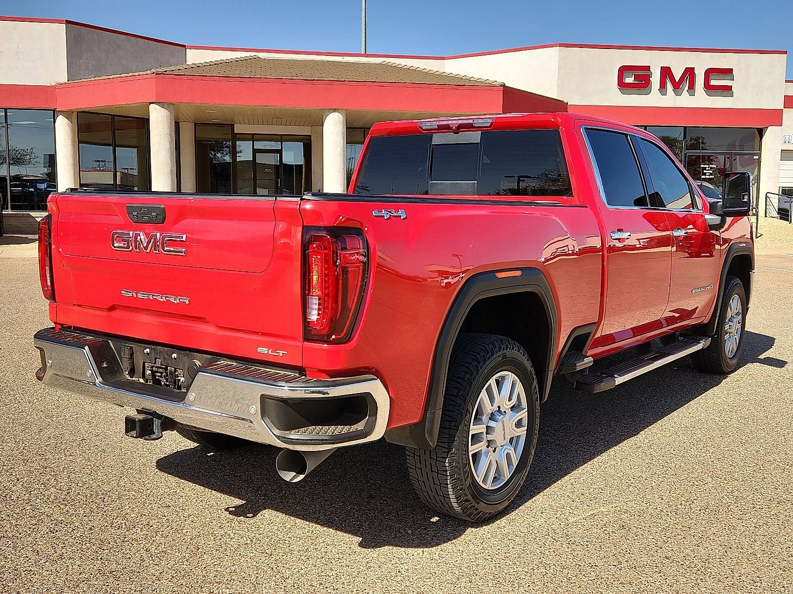 Used 2022 GMC Sierra 2500 SLT w/ SLT Preferred Package image 4