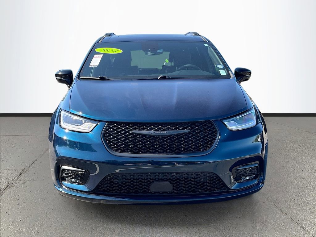 Certified 2024 Chrysler Pacifica Premium image 2