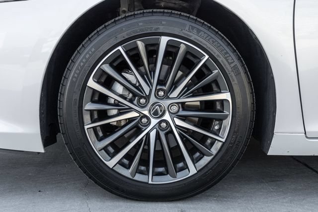 Used 2025 Lexus ES 300h w/ Premium Package FWD image 14