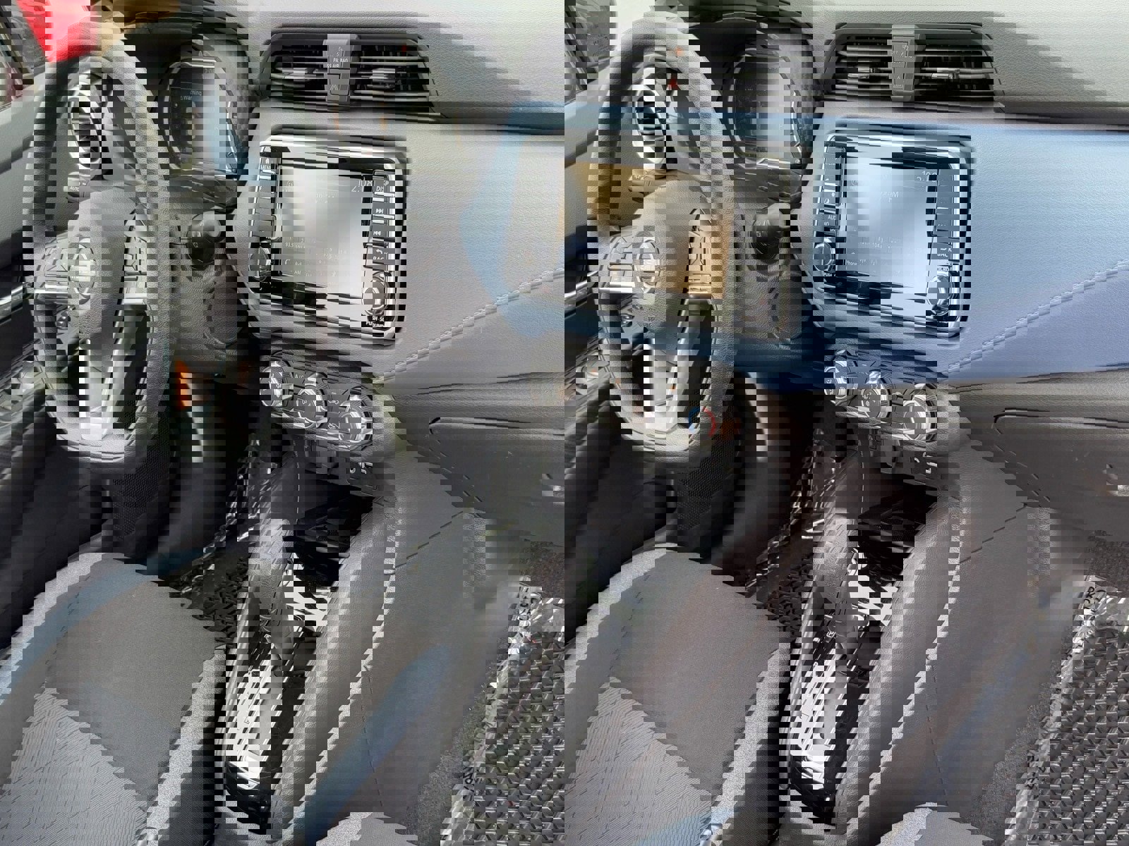 Certified 2025 Nissan Versa SV image 9