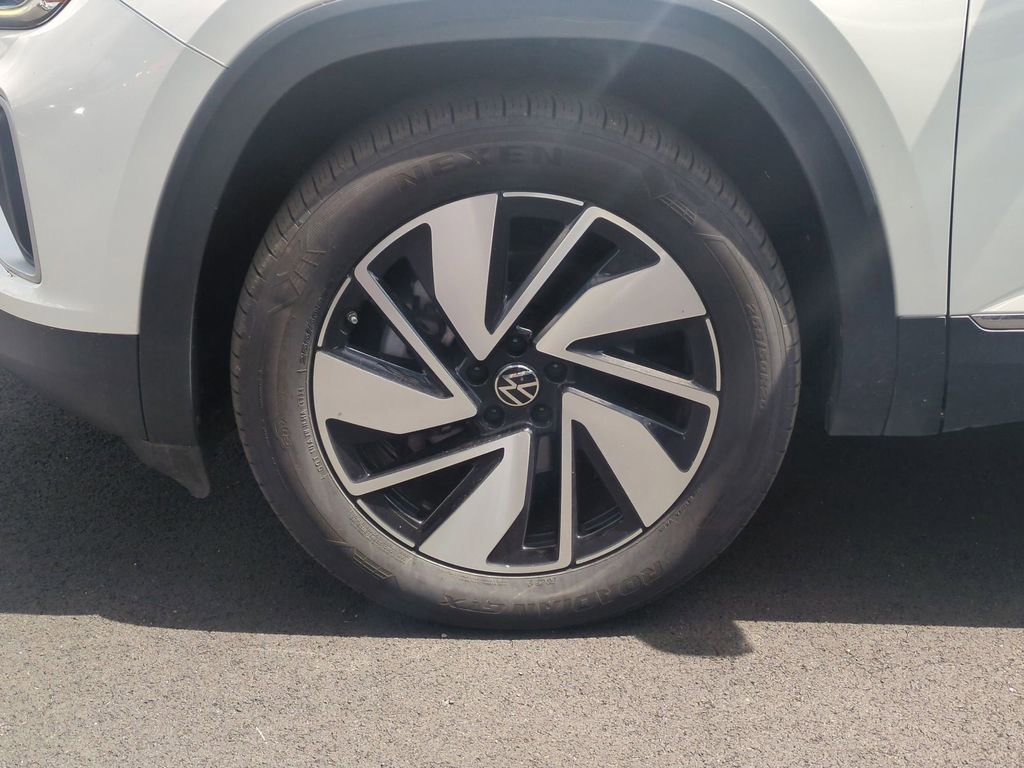 Used 2025 Volkswagen Atlas SEL AWD/4WD image 29