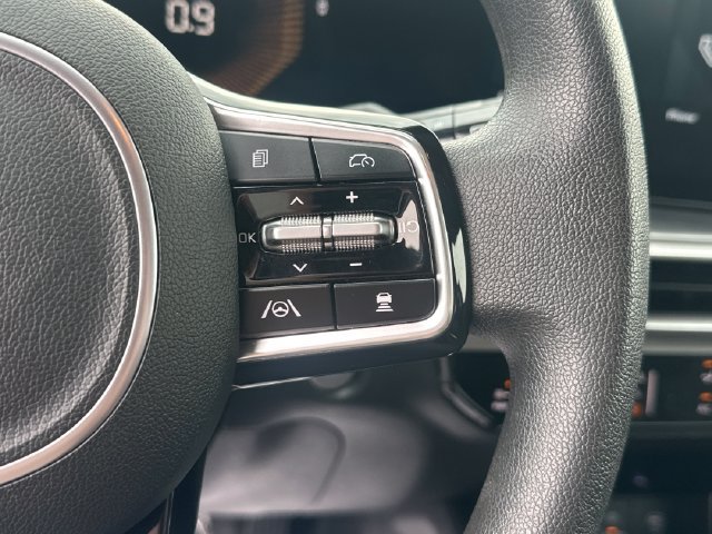 Used 2024 Kia Sorento LX FWD image 19