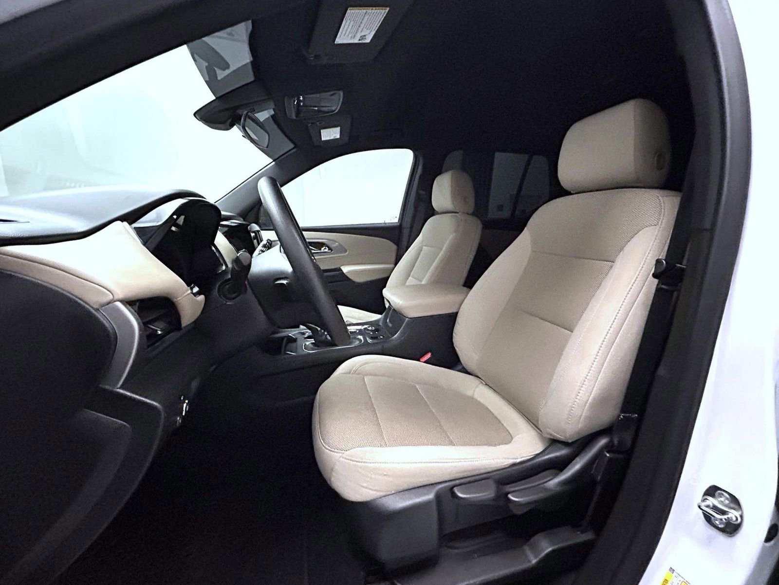 Used 2023 Chevrolet Traverse LS image 10