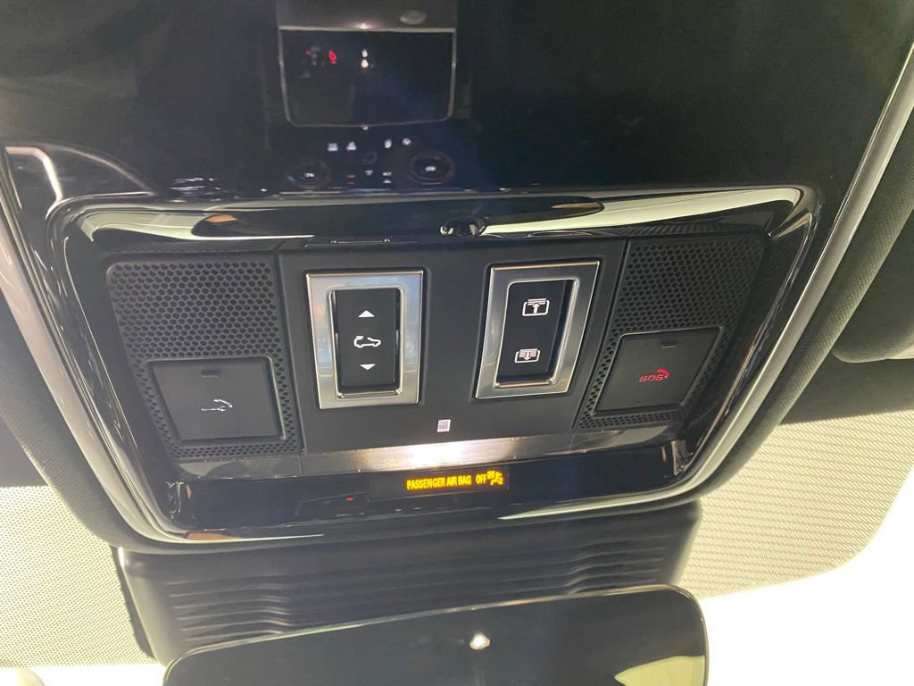 Used 2022 Land Rover Range Rover Velar R-Dynamic S image 16