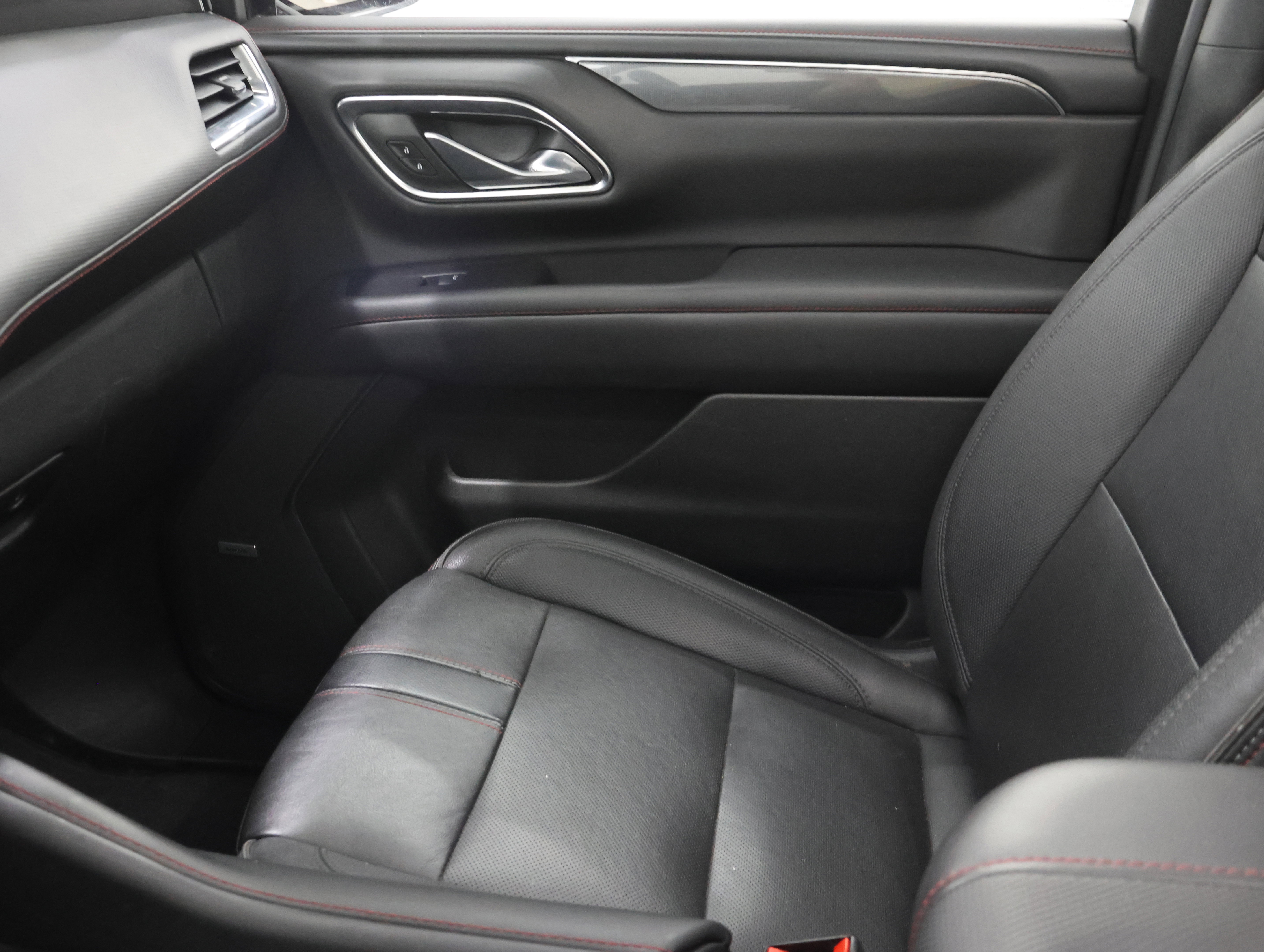 Used 2023 Chevrolet Suburban RST w/ Luxury Package AWD/4WD image 15