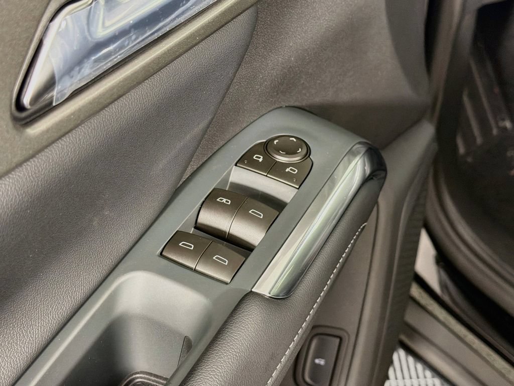 New 2027 Chevrolet Traverse LT w/ Sun and Wheel Package FWD image 18