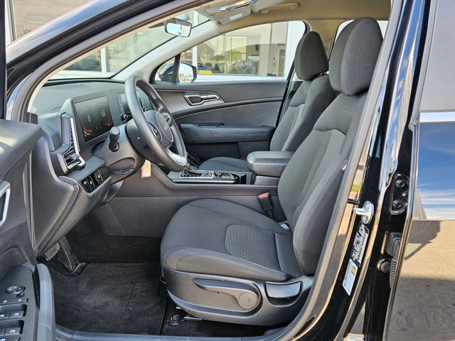 Used 2025 Kia Sportage LX image 14