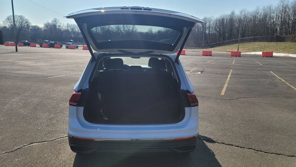 Used 2022 Volkswagen Tiguan SE image 11