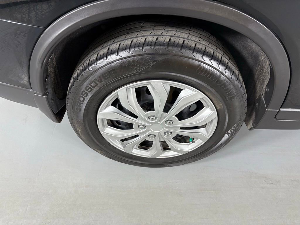 Used 2015 Nissan Rogue S image 11