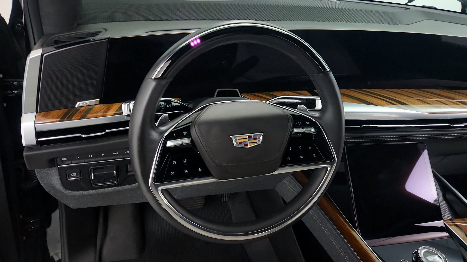 Used 2025 Cadillac Escalade Sport Platinum w/ LPO, Floor Liner Package AWD/4WD image 18