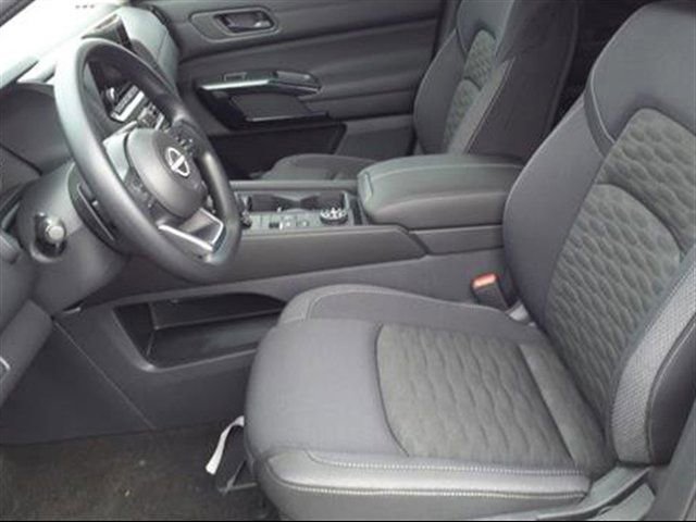 New 2025 Nissan Pathfinder S image 28