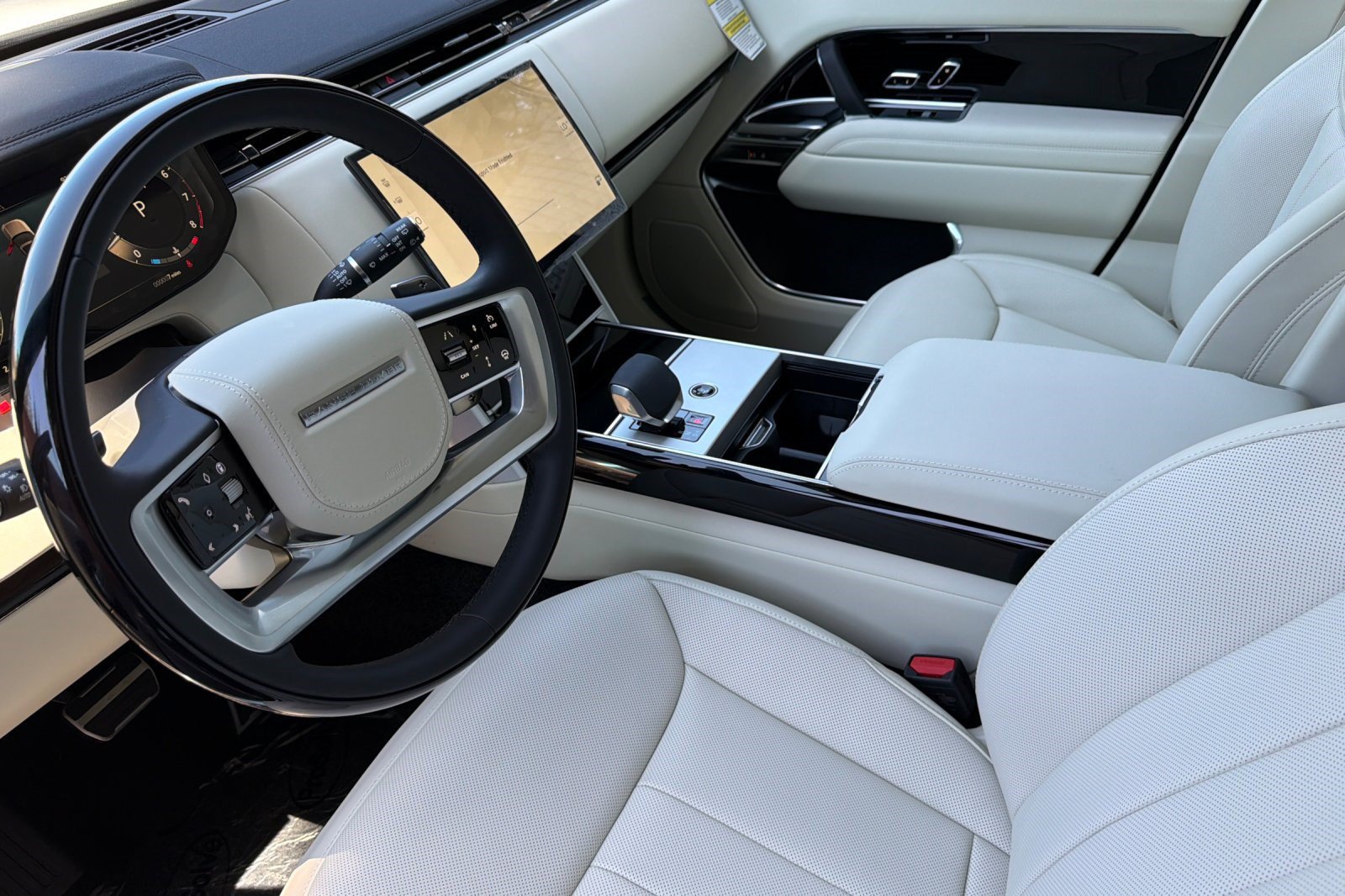 New 2026 Land Rover Range Rover Long Wheelbase SE AWD/4WD image 4