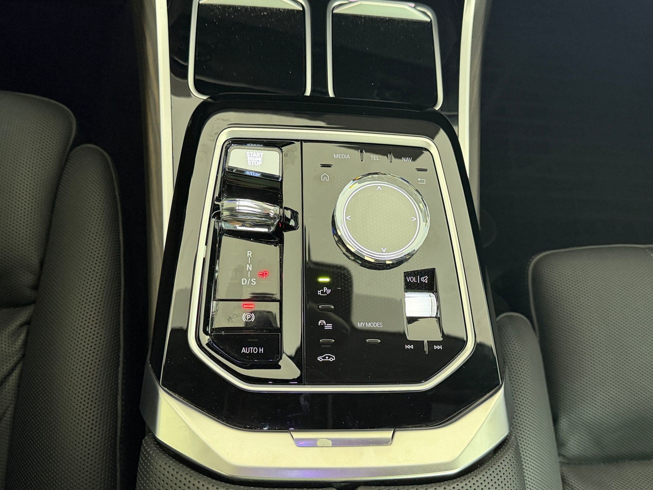 Certified 2024 BMW 760i xDrive w/ Executive Package AWD/4WD image 16