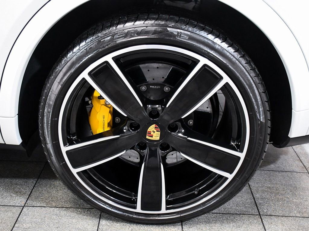 Used 2023 Porsche Cayenne Turbo S image 8