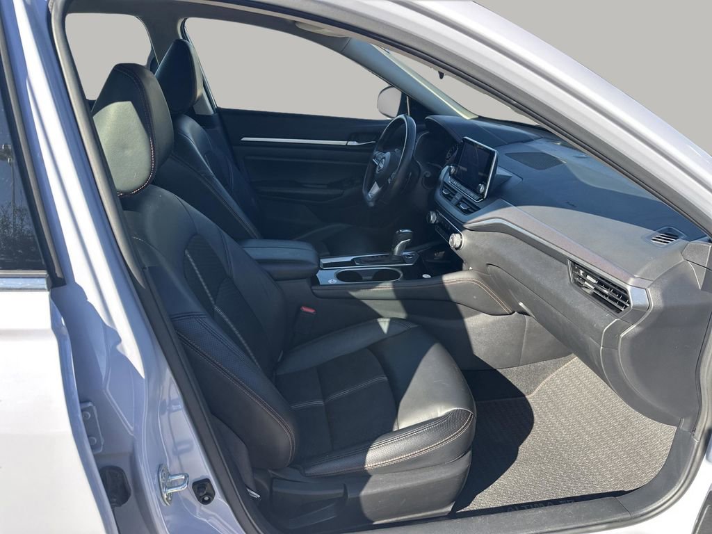 Used 2024 Nissan Altima 2.5 SR image 14