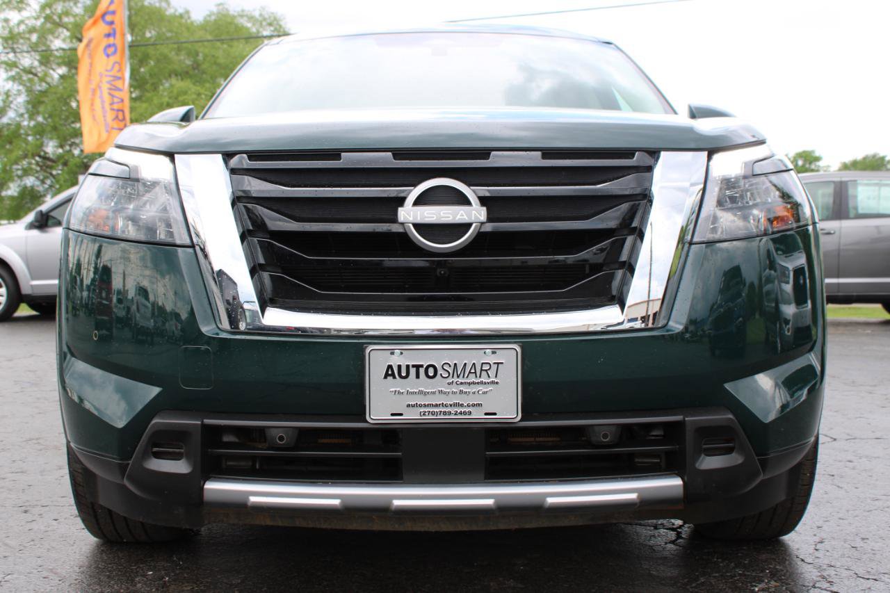 Used 2025 Nissan Pathfinder SL AWD/4WD image 2