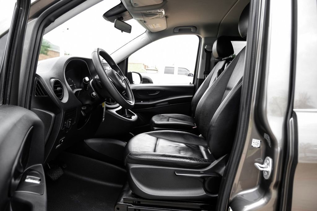 Used 2017 Mercedes-Benz Metris Passenger w/ Driver Efficiency Package image 3