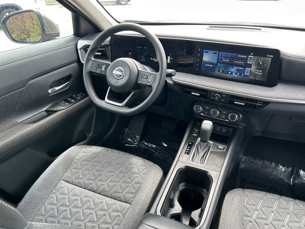 Used 2025 Nissan Kicks SV FWD image 9