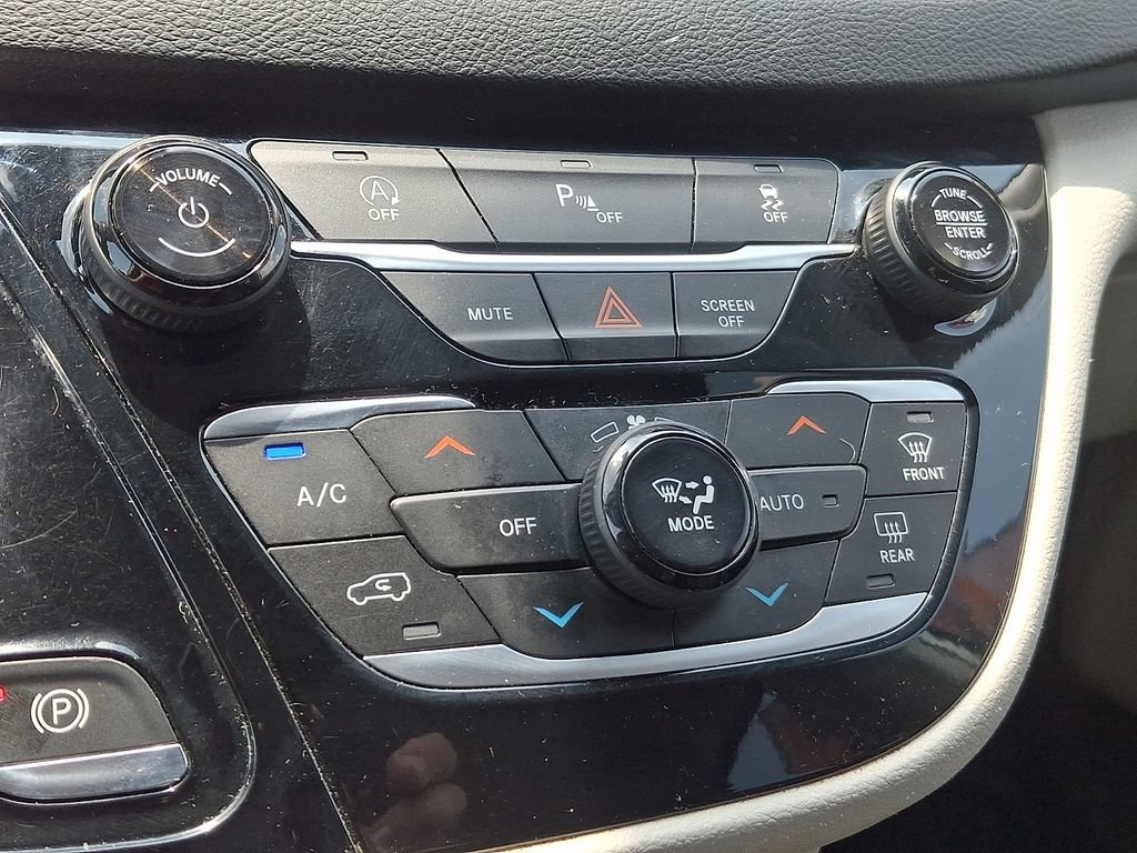 Used 2020 Chrysler Pacifica Touring-L Plus FWD image 17
