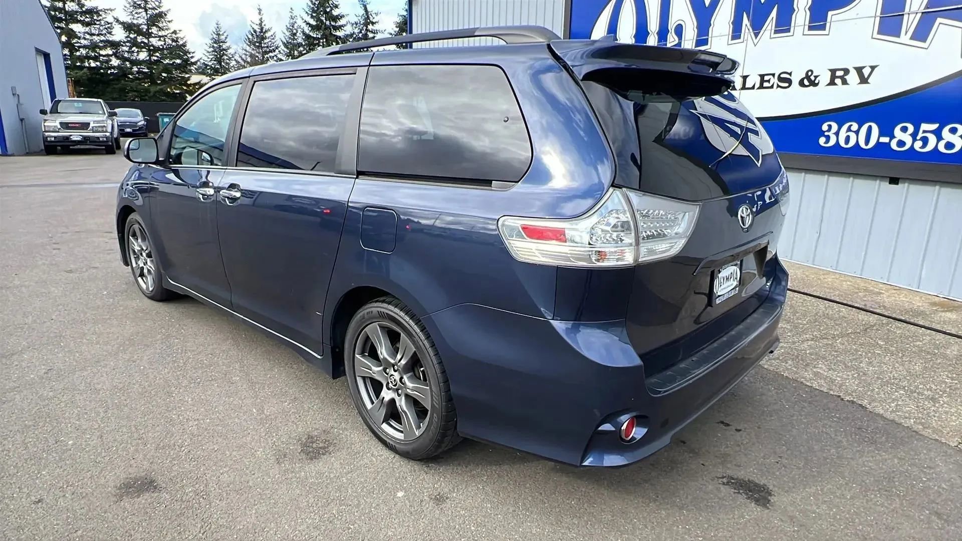Used 2020 Toyota Sienna SE FWD image 11